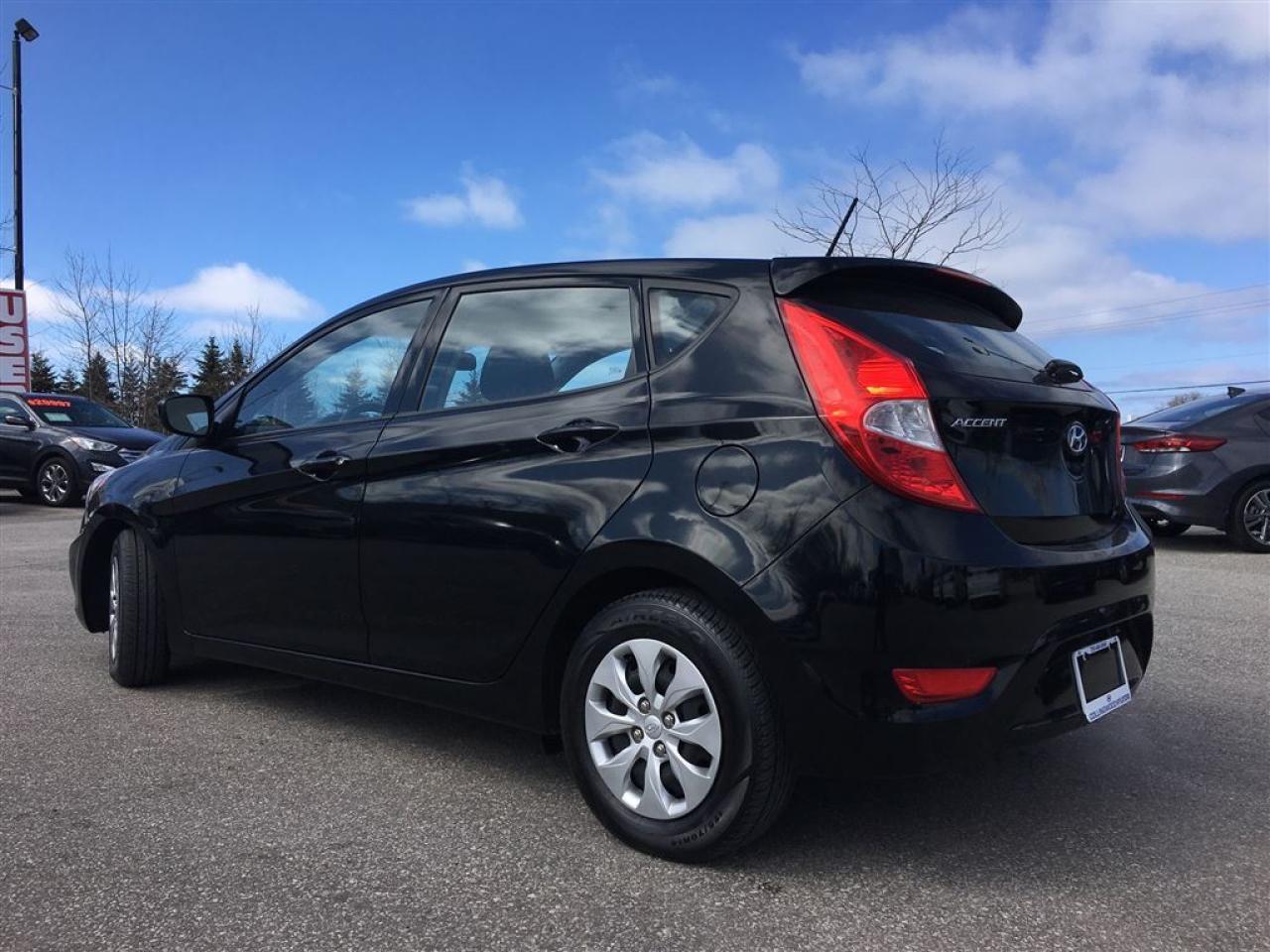 2016 Hyundai Accent GL Photo2