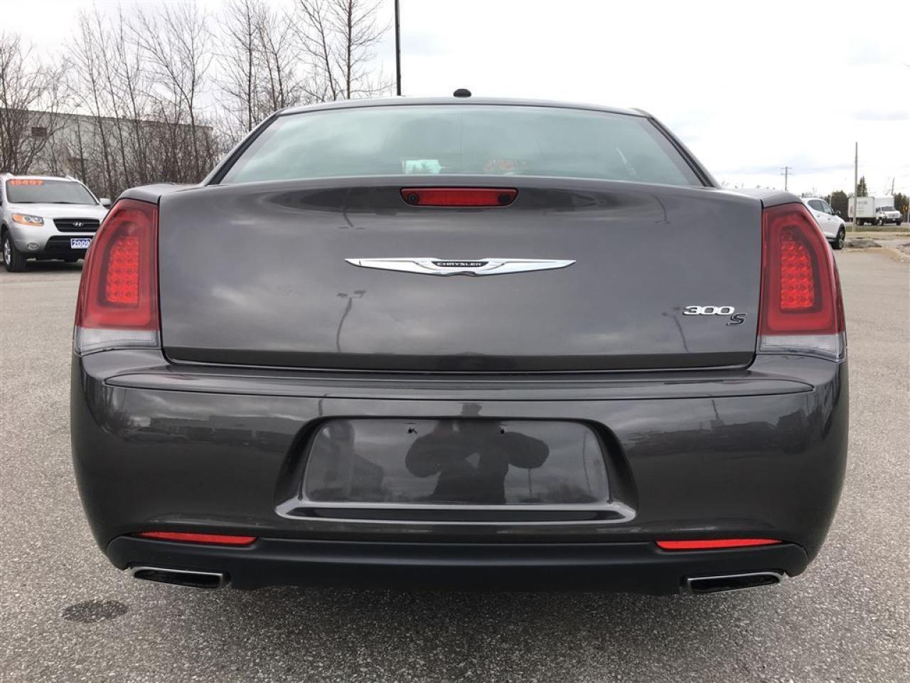 2016 Chrysler 300 S S Photo3