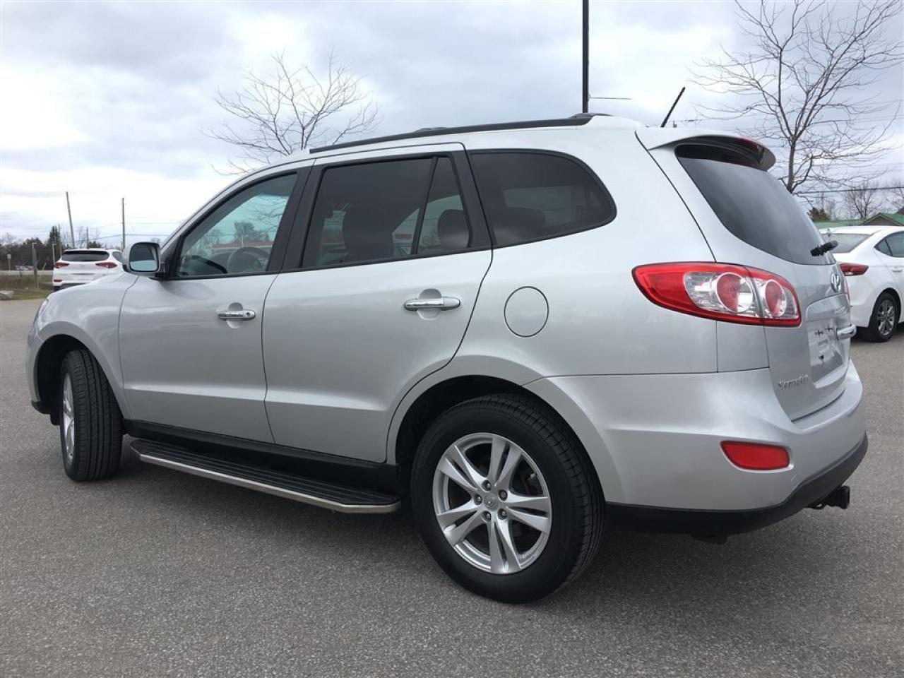 2012 Hyundai Santa Fe SE Photo2