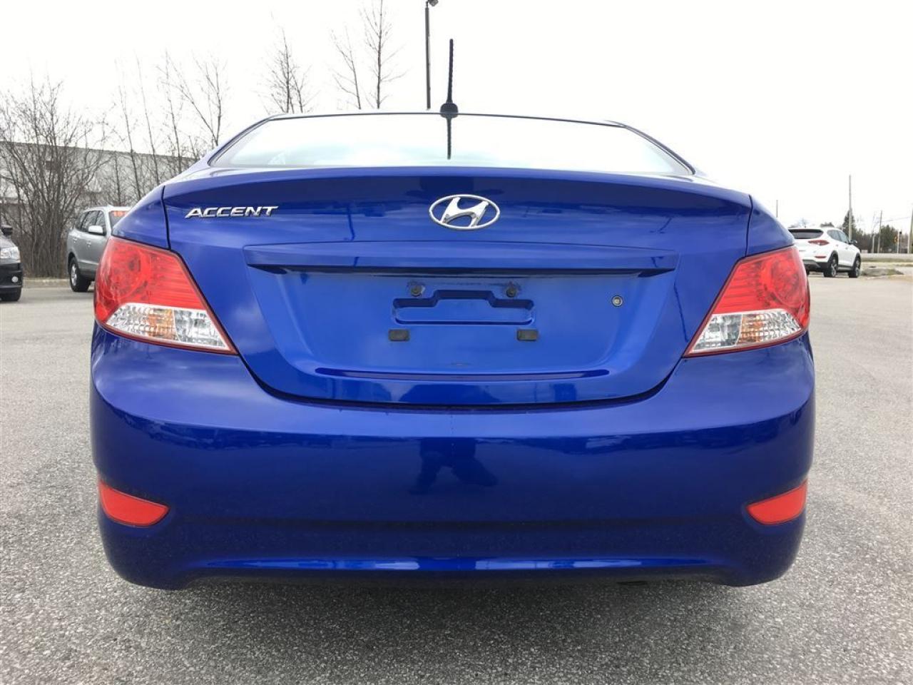 2014 Hyundai Accent GL Photo3