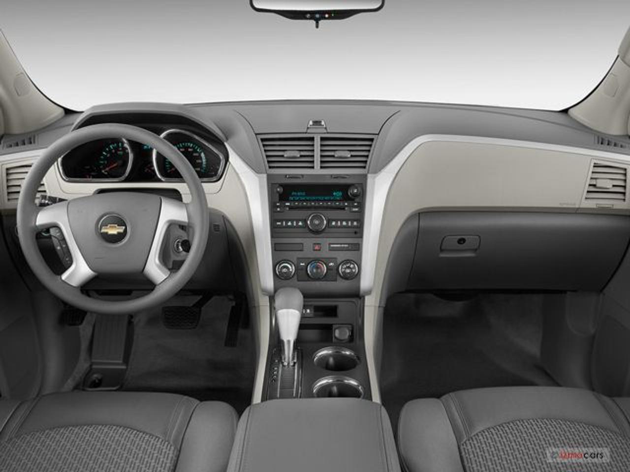 2010 Chevrolet Traverse 8 Passenger Family Hauler! Photo