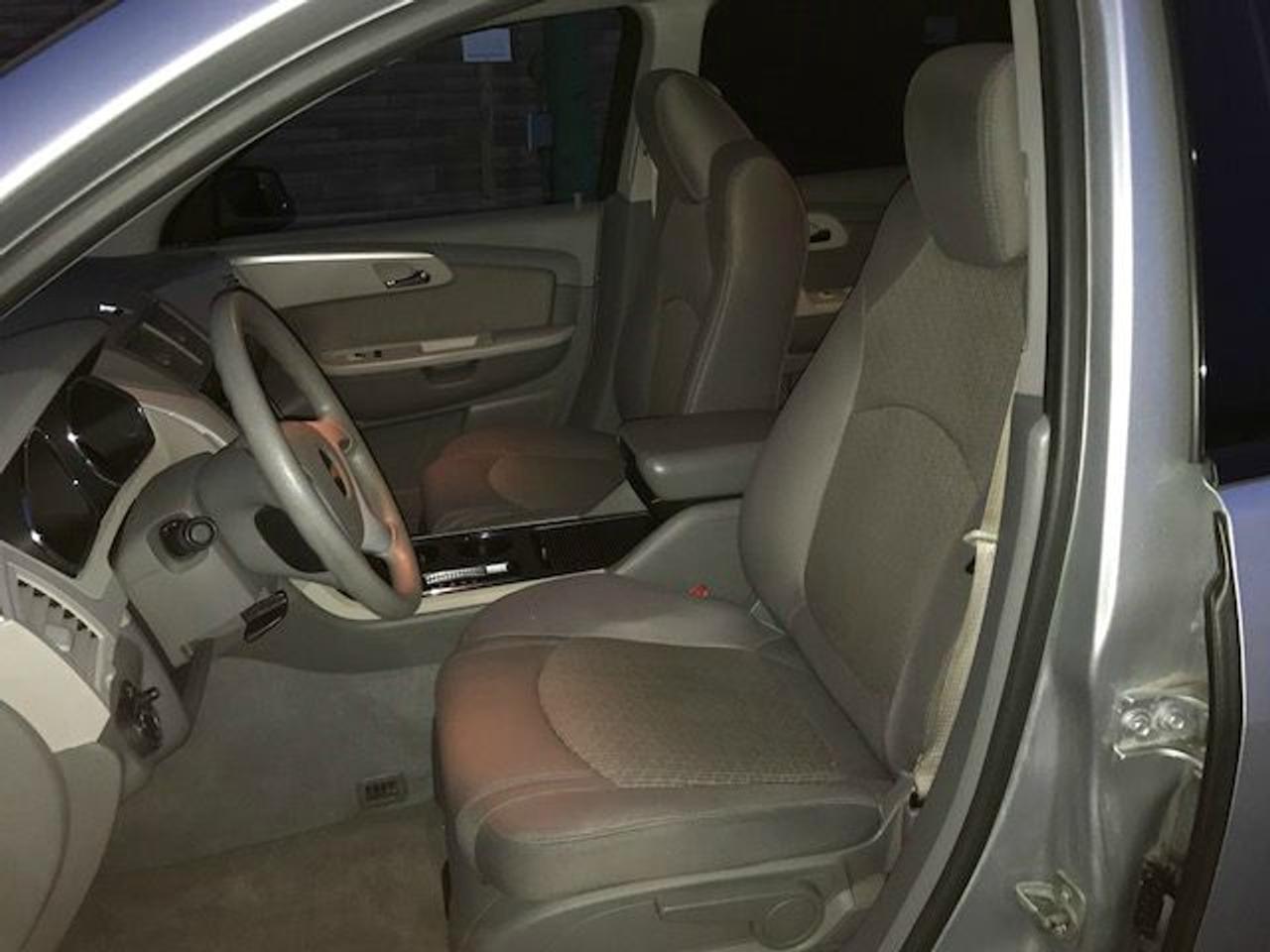 2010 Chevrolet Traverse 8 Passenger Family Hauler! - Photo #14