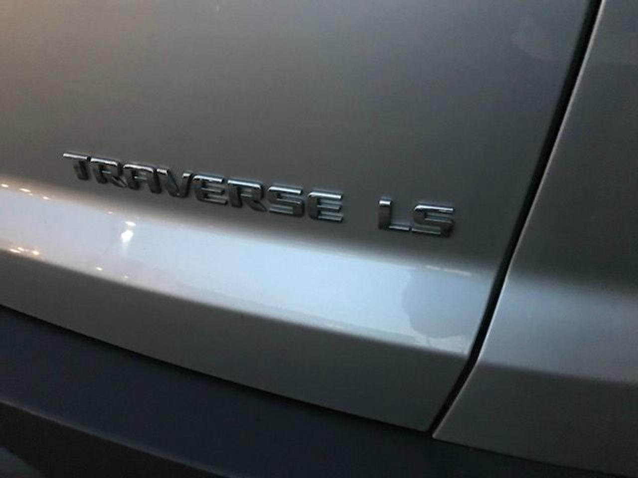 2010 Chevrolet Traverse 8 Passenger Family Hauler! - Photo #7