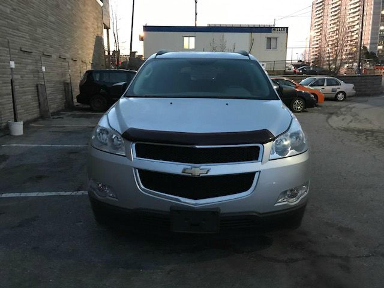2010 Chevrolet Traverse 8 Passenger Family Hauler! - Photo #2