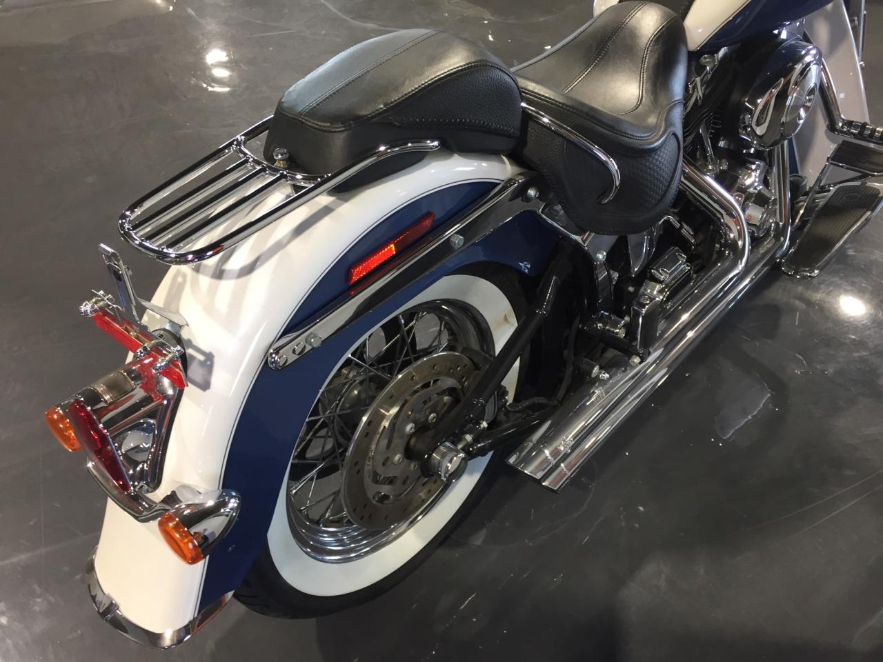 2005 Harley-Davidson Heritage Softail Classic Premium Photo2