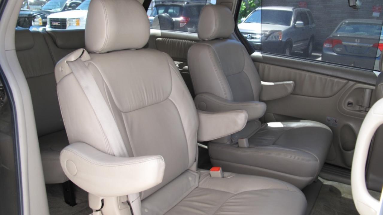 2006 Toyota Sienna XLE LTD AWD! - Photo #10