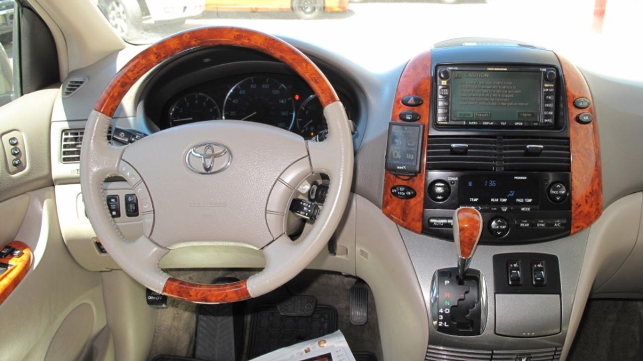 2006 Toyota Sienna XLE LTD AWD! Photo