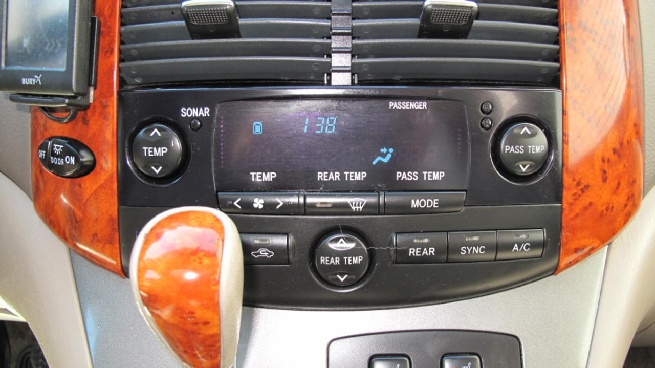 2006 Toyota Sienna XLE LTD AWD! Photo
