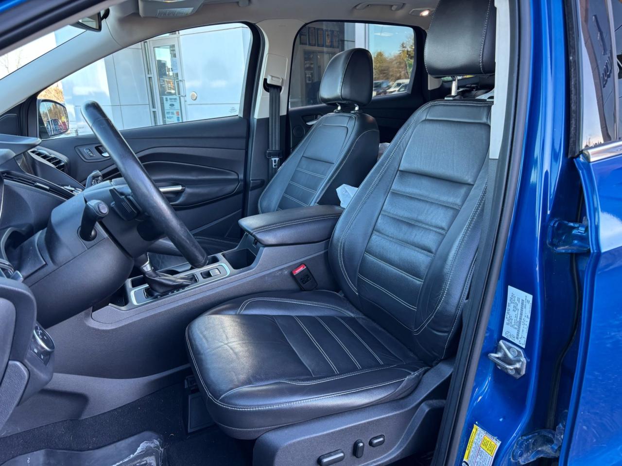 2017 Ford Escape TITANIUM, MOONROOF, NAV, POWER LIFTGATE, LOCAL! Photo