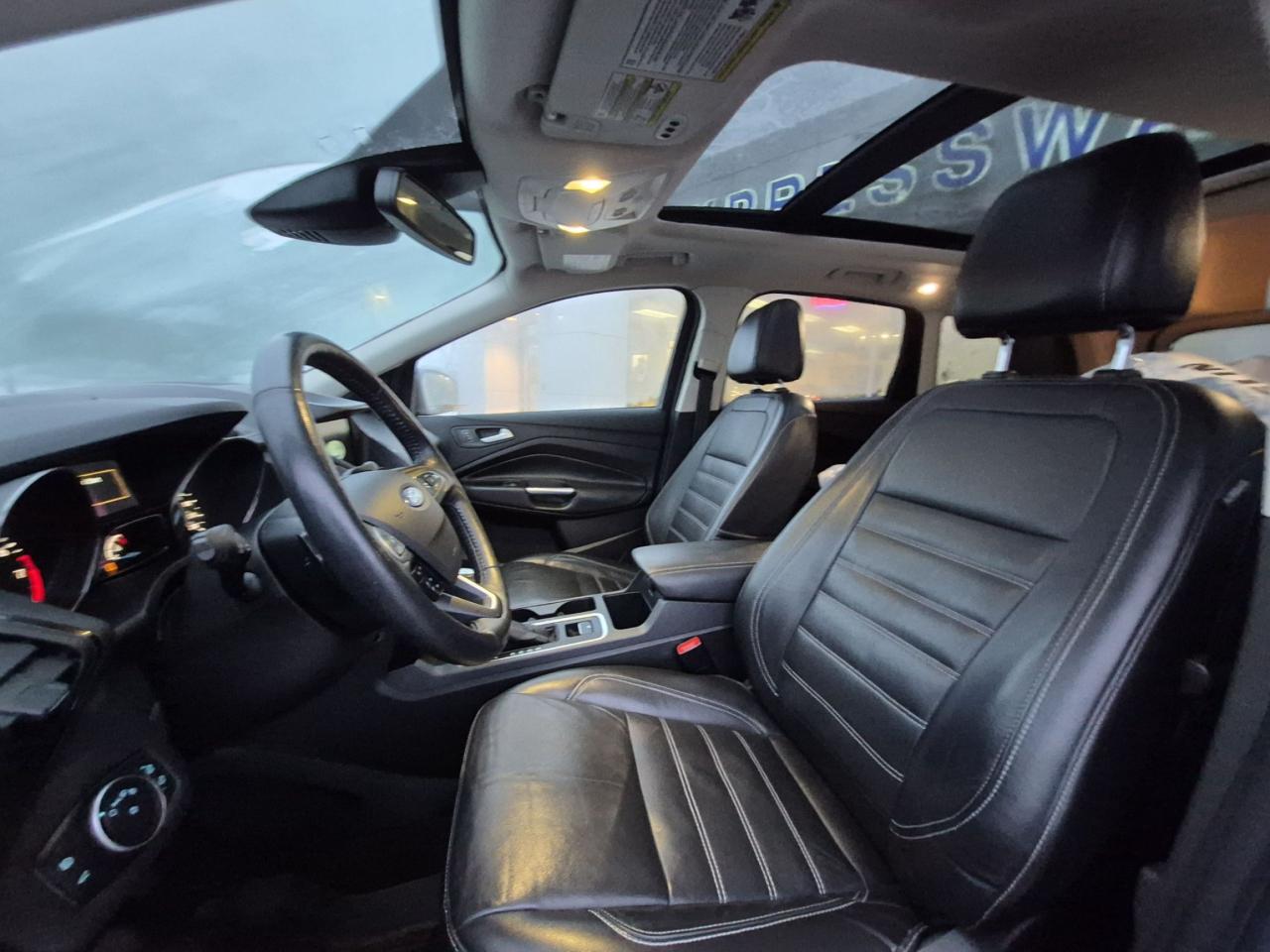 2017 Ford Escape TITANIUM, MOONROOF, NAV, POWER LIFTGATE, LOCAL! Photo