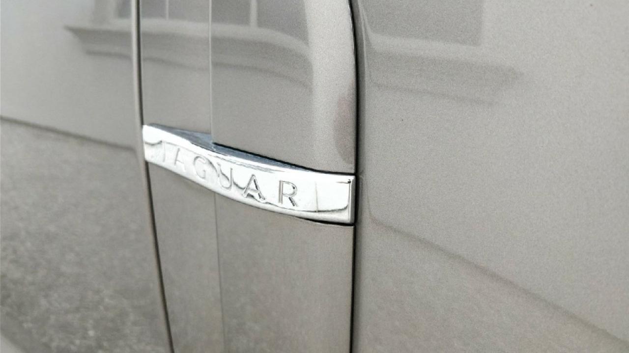 2009 Jaguar XF Legendary British Quality! Photo4