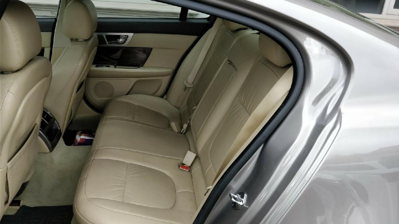 2009 Jaguar XF Legendary British Quality! - Photo #11