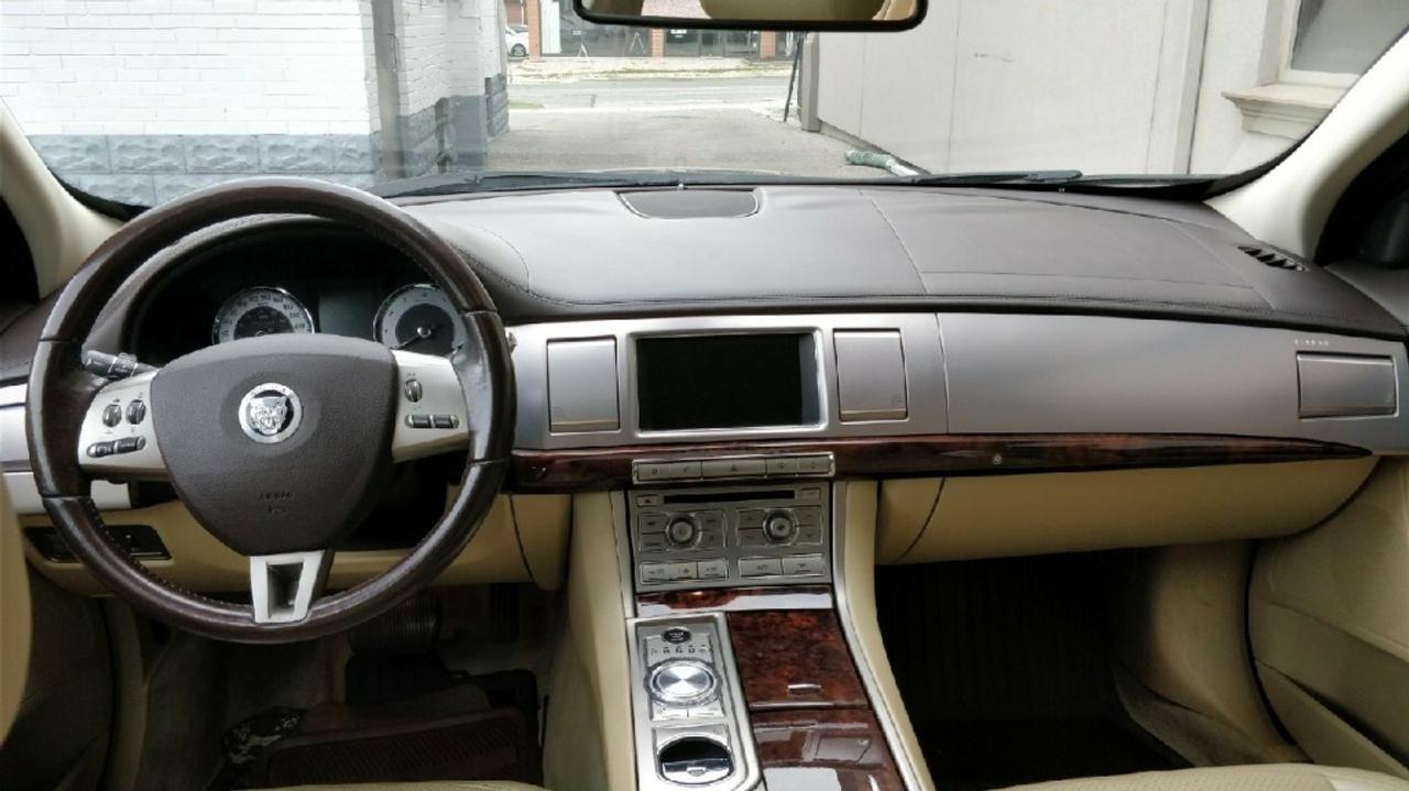 2009 Jaguar XF Legendary British Quality! Photo