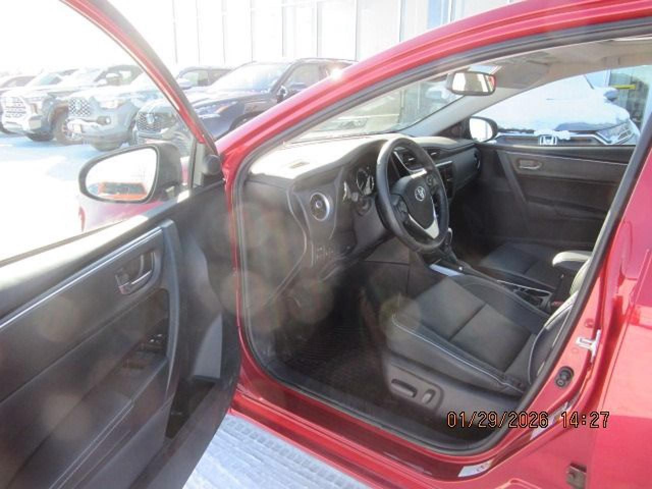 2018 Toyota Corolla XLE Photo