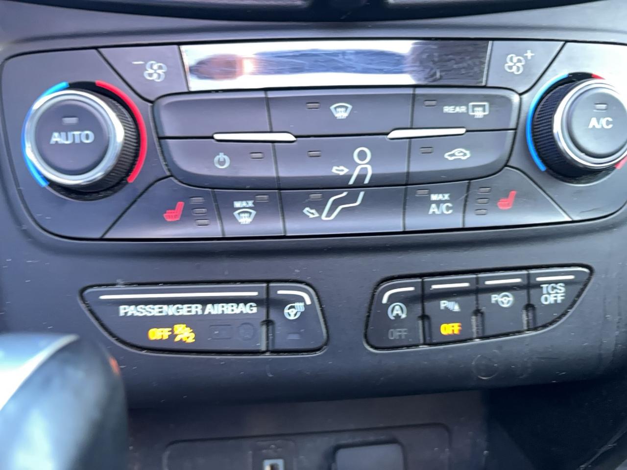 2017 Ford Escape LOCAL TRADE, TITANIUM, 2L, 301A PACKAGE, LOADED! Photo