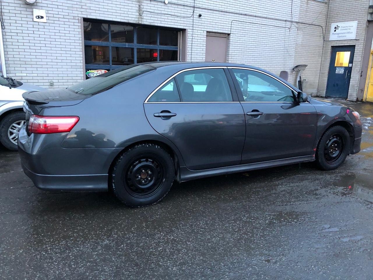 2007 Toyota Camry SE • 4 CYL • Winters •  No Accidents! Photo