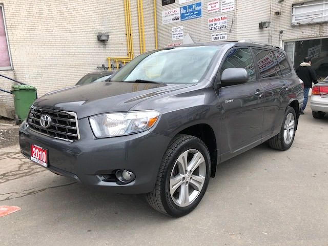 2010 Toyota Highlander Sport, Leather, Sunroof, Low Mileage! - Photo #3