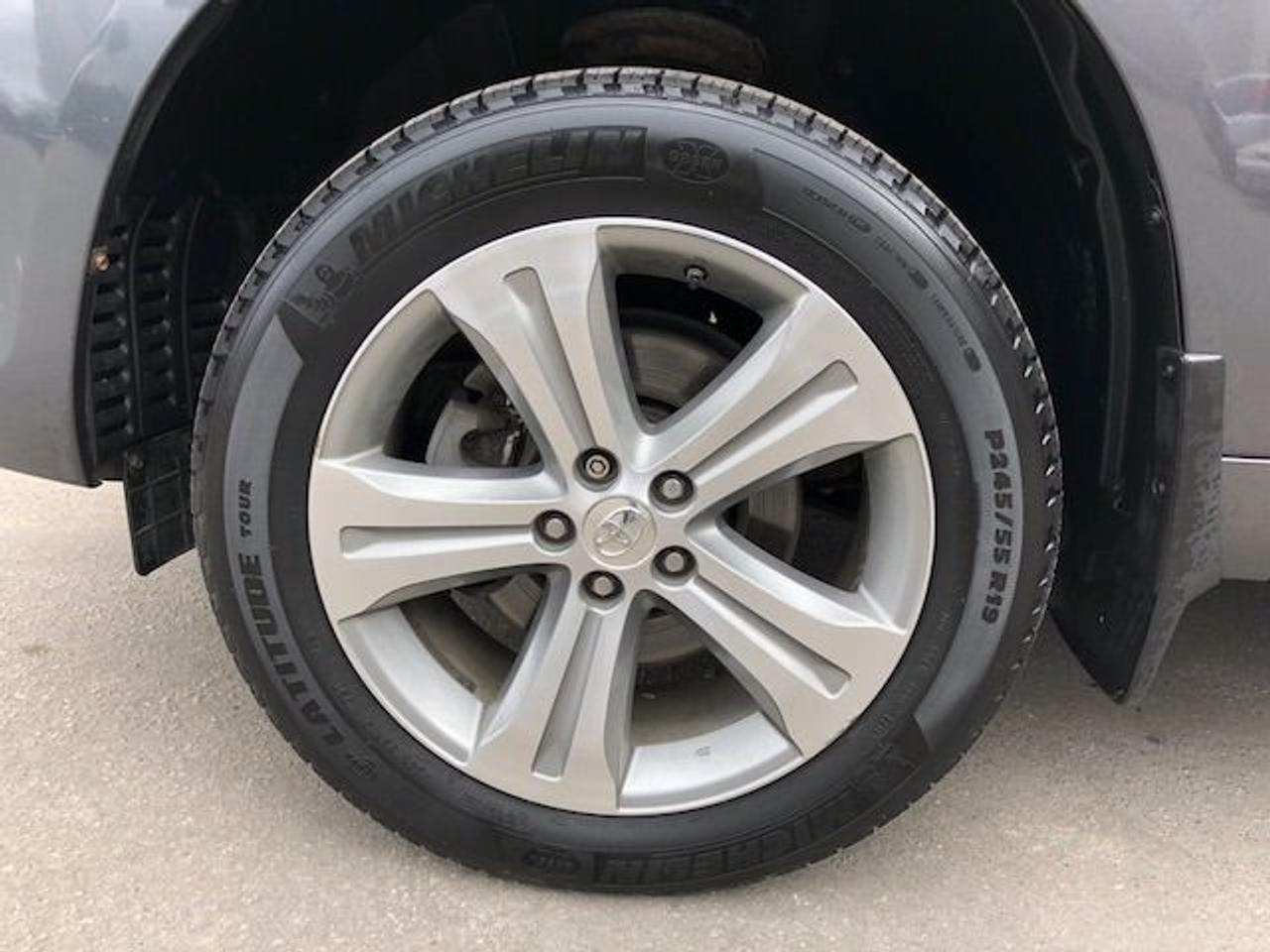 2010 Toyota Highlander Sport, Leather, Sunroof, Low Mileage! Photo