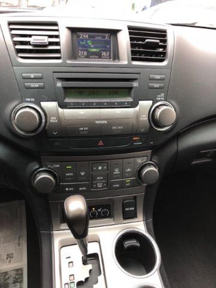 2010 Toyota Highlander Sport, Leather, Sunroof, Low Mileage! - Photo #7