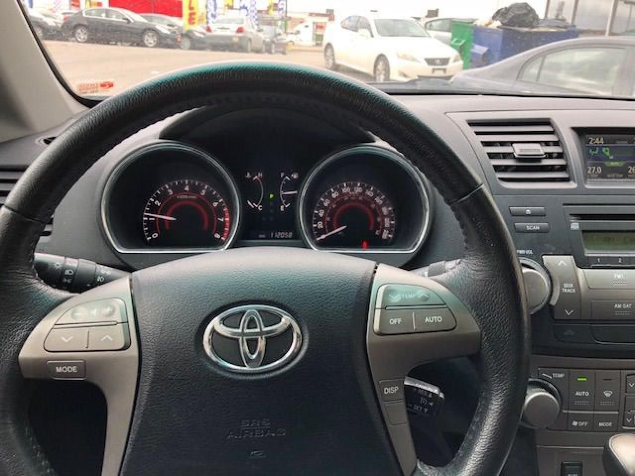 2010 Toyota Highlander Sport, Leather, Sunroof, Low Mileage! - Photo #8