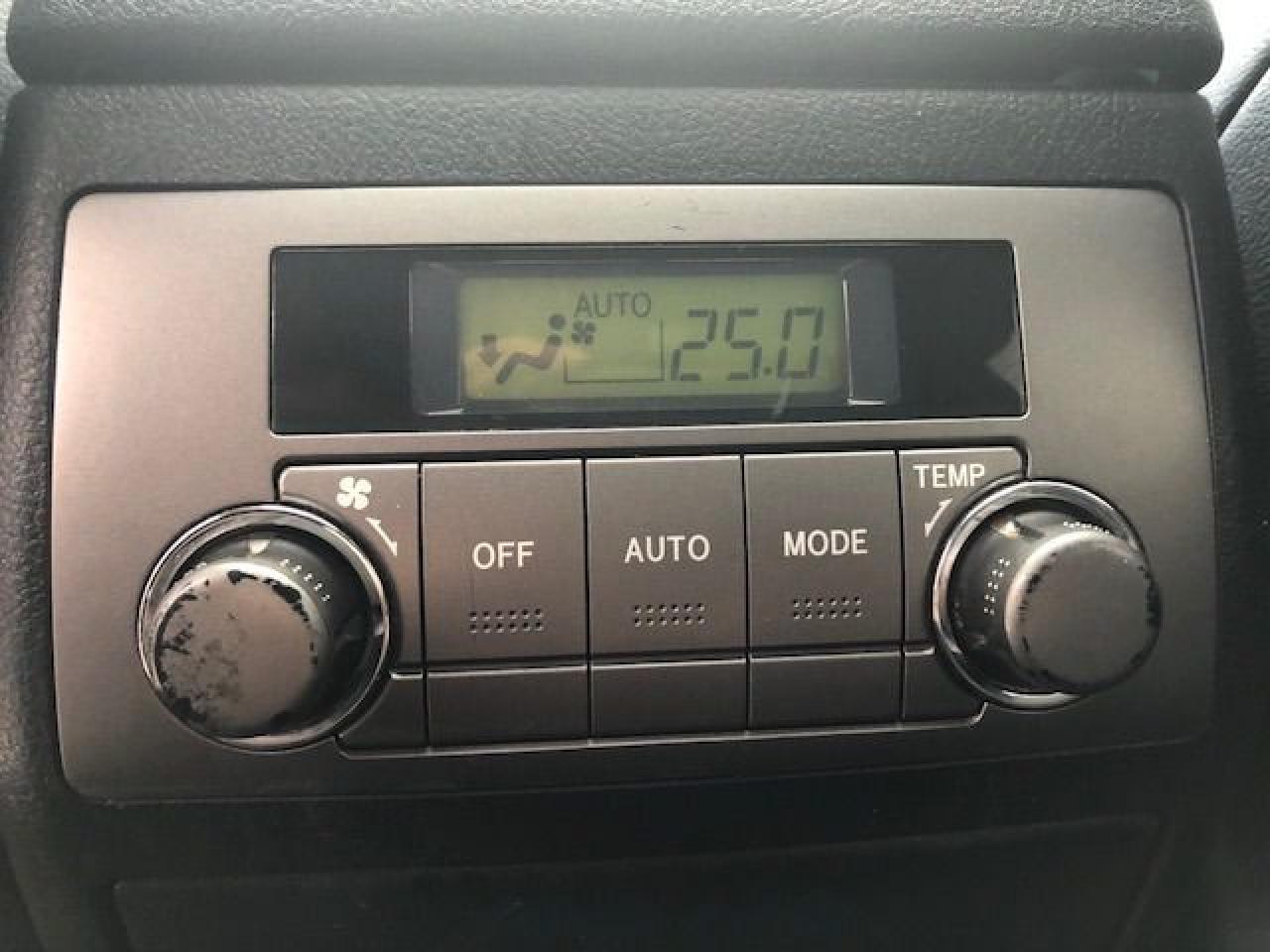 2010 Toyota Highlander Sport, Leather, Sunroof, Low Mileage! - Photo #13