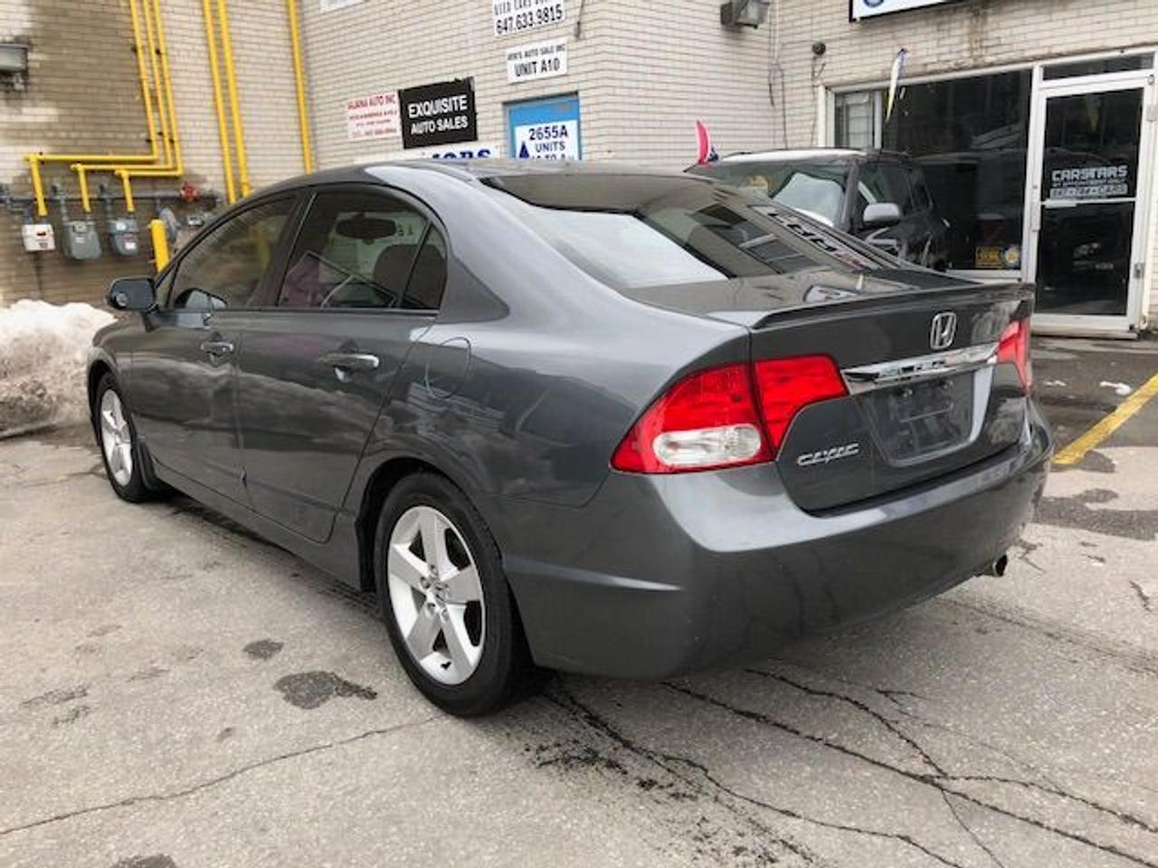 2011 Honda Civic SE • Low km • No Accidents - Photo #3