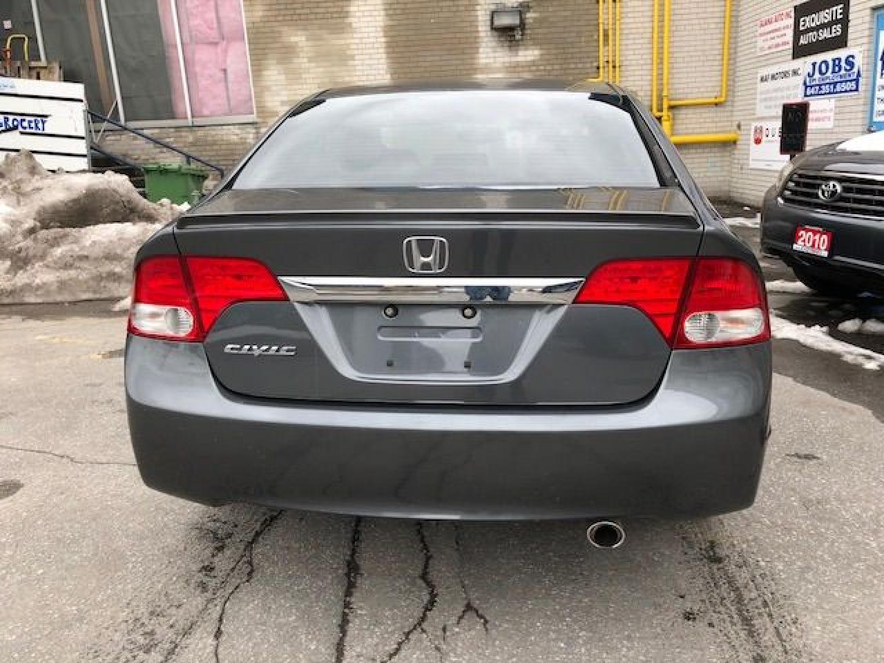 2011 Honda Civic SE • Low km • No Accidents Photo3