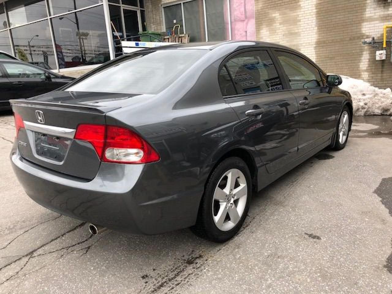 2011 Honda Civic SE • Low km • No Accidents Photo4