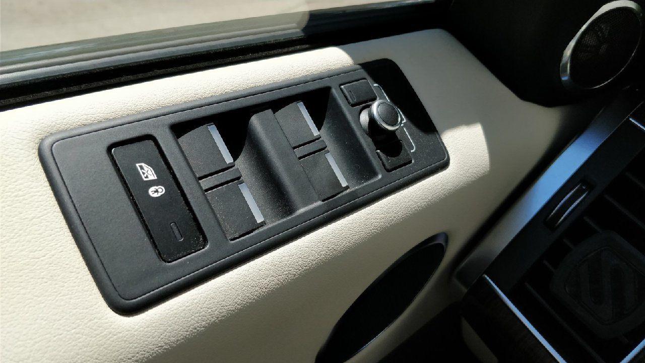 2015 Land Rover Range Rover Sport HSE • 7 Passenger • Low Km • No Accidents - Photo #16