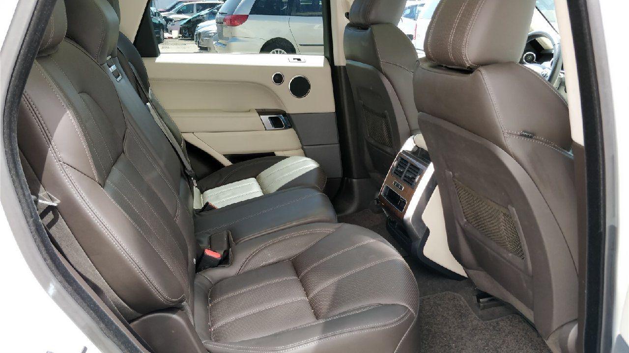 2015 Land Rover Range Rover Sport HSE • 7 Passenger • Low Km • No Accidents Photo