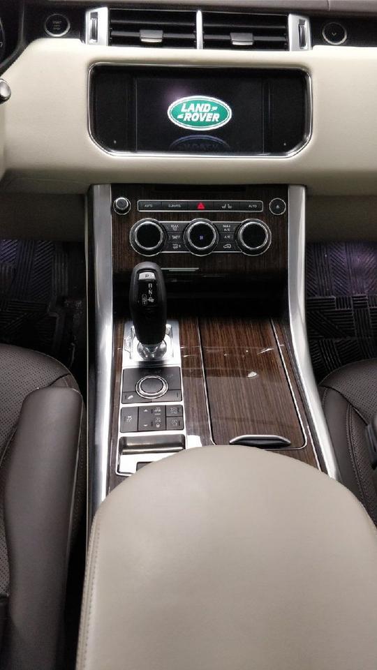 2015 Land Rover Range Rover Sport HSE • 7 Passenger • Low Km • No Accidents Photo