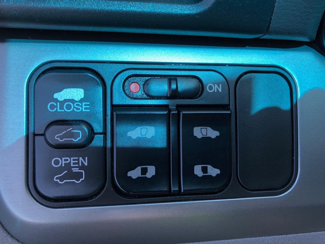 2008 Honda Odyssey EX-L, Leather, Sunroof, RES, Low KM, No accidents! Photo4