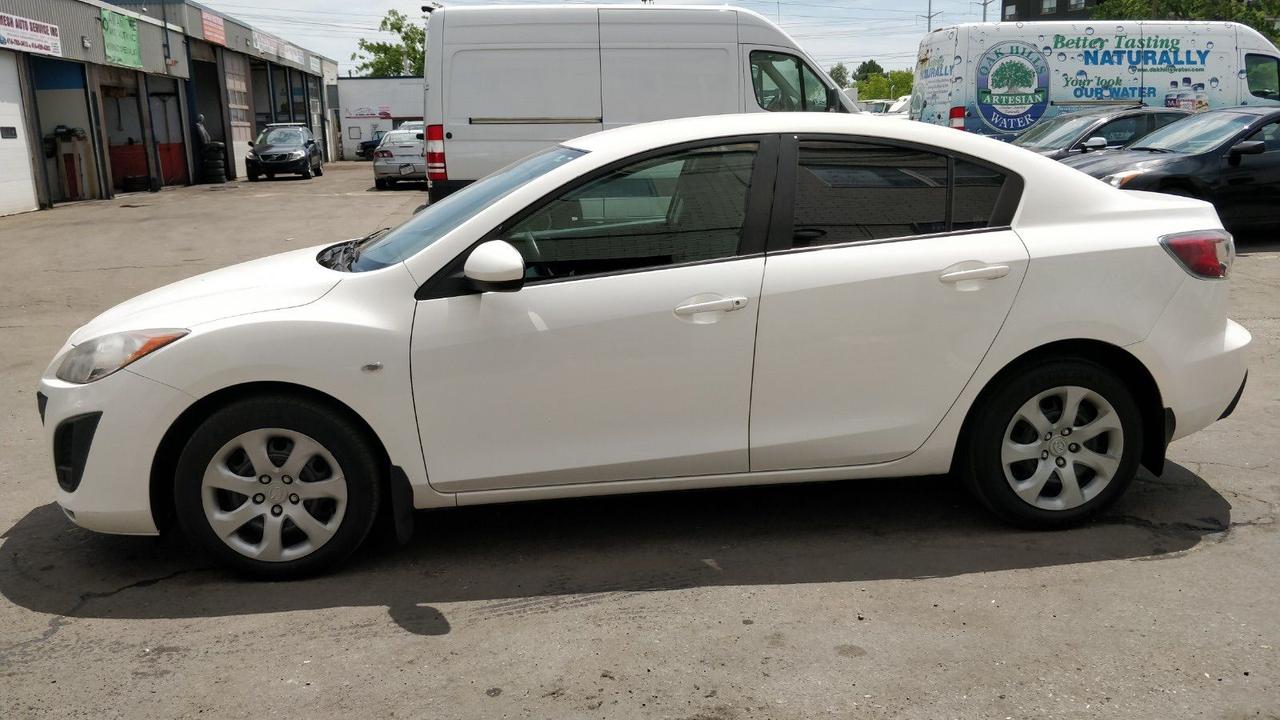 2010 Mazda MAZDA3 GX • No Accidents! Auto! Photo
