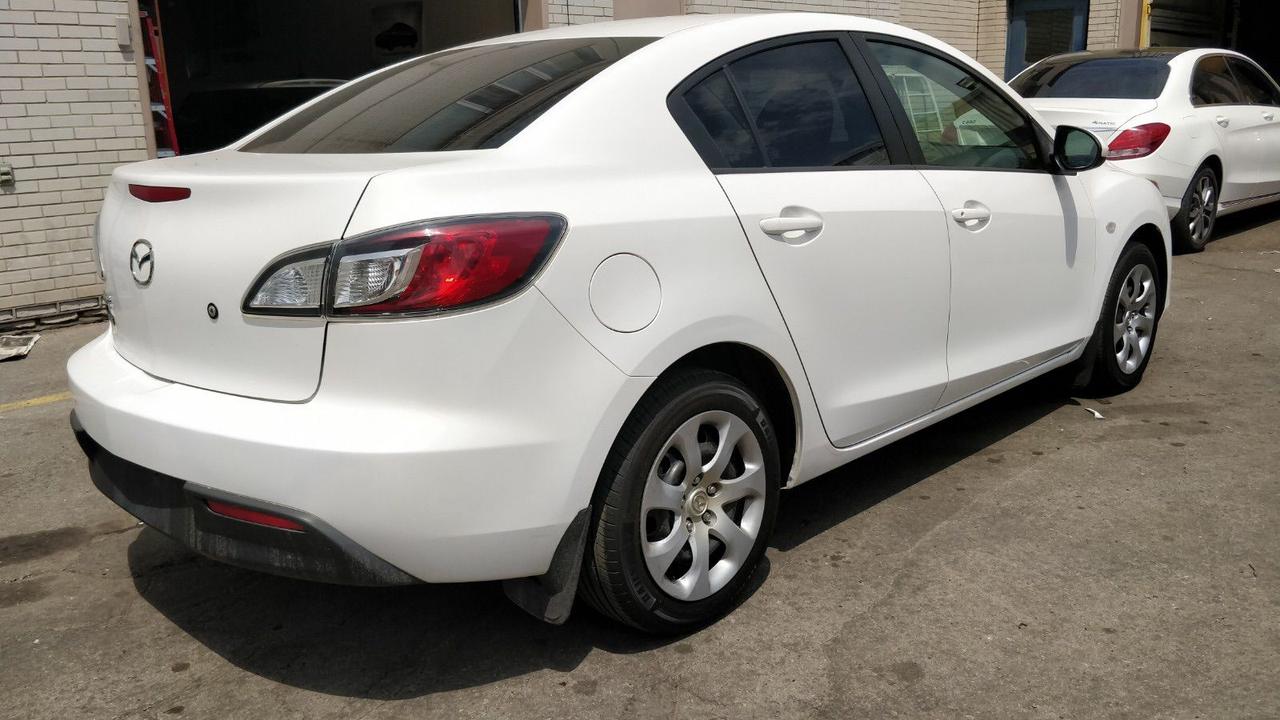 2010 Mazda MAZDA3 GX • No Accidents! Auto! Photo