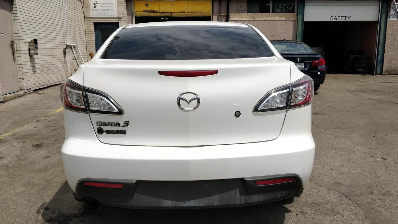2010 Mazda MAZDA3 GX • No Accidents! Auto! Photo
