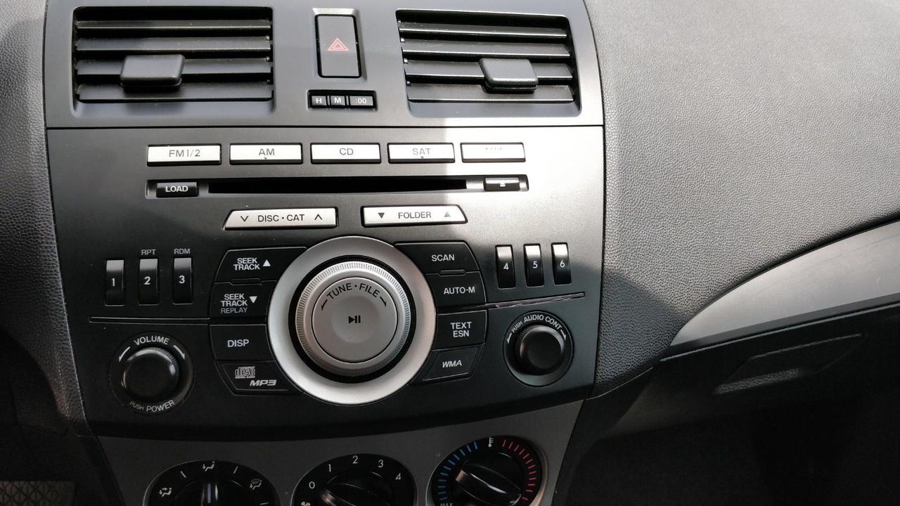 2010 Mazda MAZDA3 GX • No Accidents! Auto! Photo