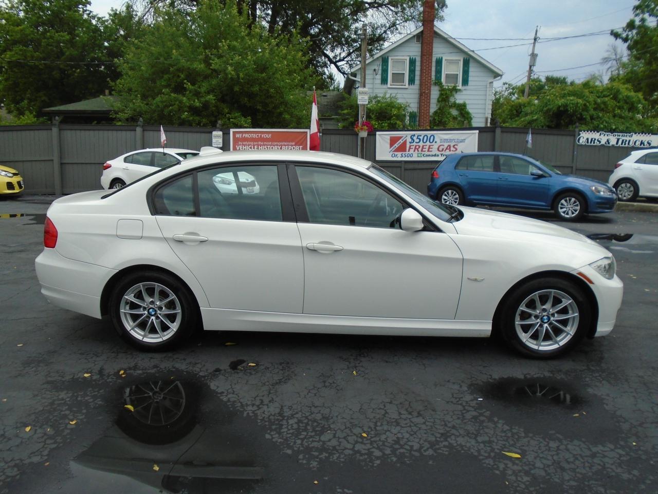 2011 BMW 3 Series 323i INTERNET SALE $500 REBATE - Photo #3