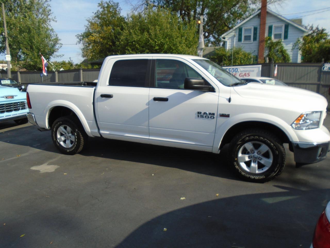 2017 RAM 1500 OUTDOORSMAN - Photo #4