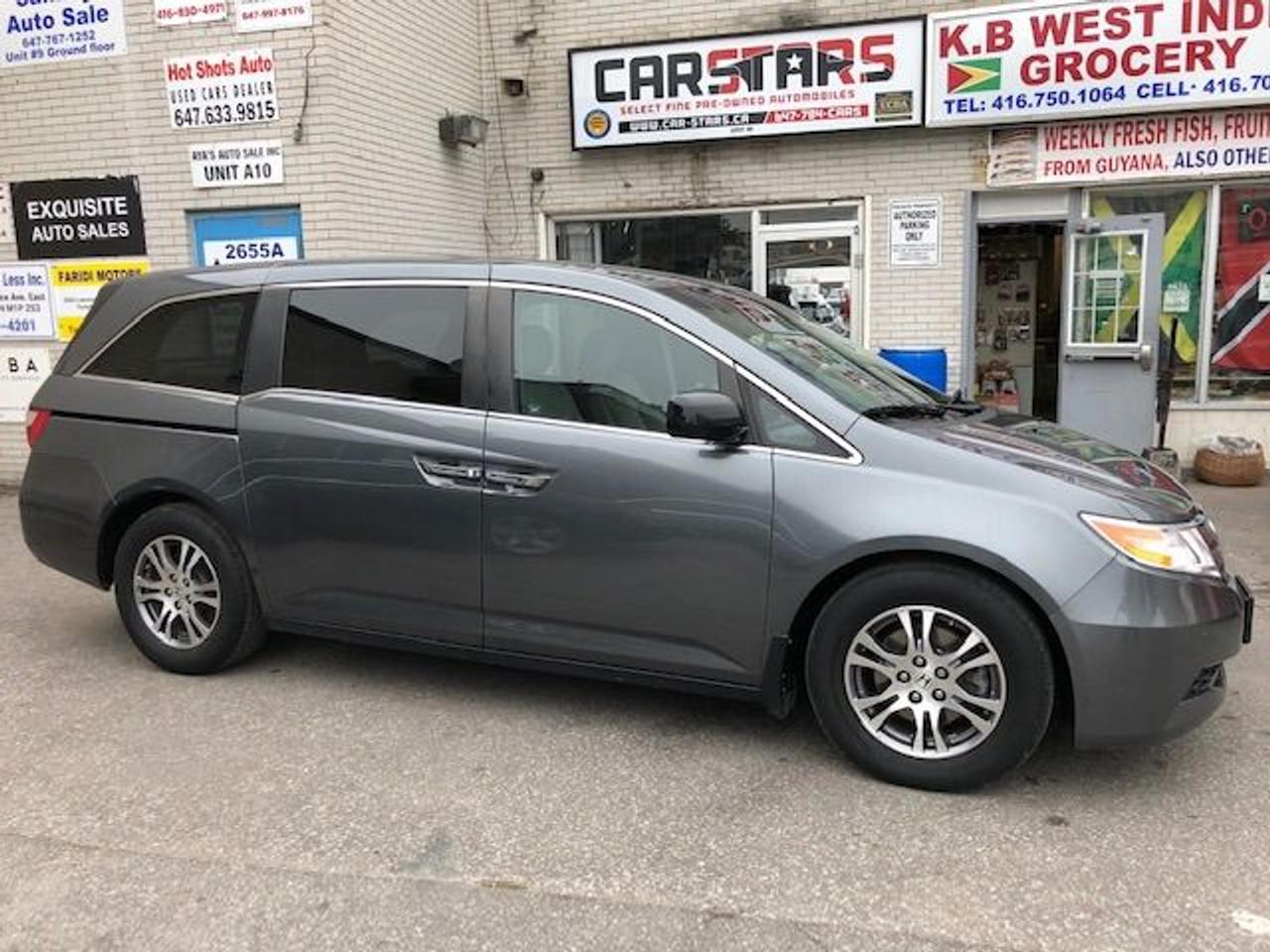 2011 Honda Odyssey EX with Rear Seat Entertainment! 8 Passenger!