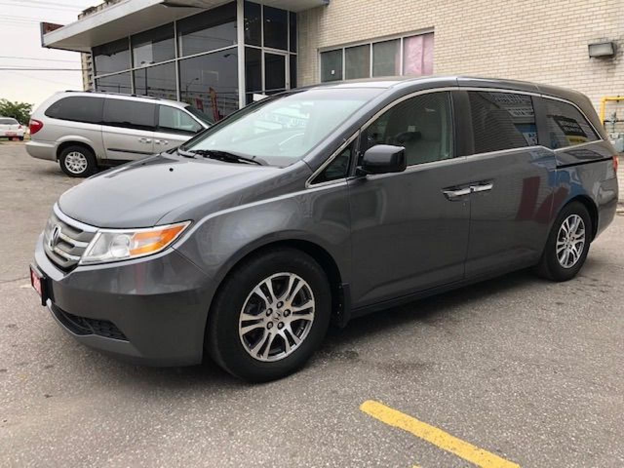 2011 Honda Odyssey EX with Rear Seat Entertainment! 8 Passenger! - Photo #4
