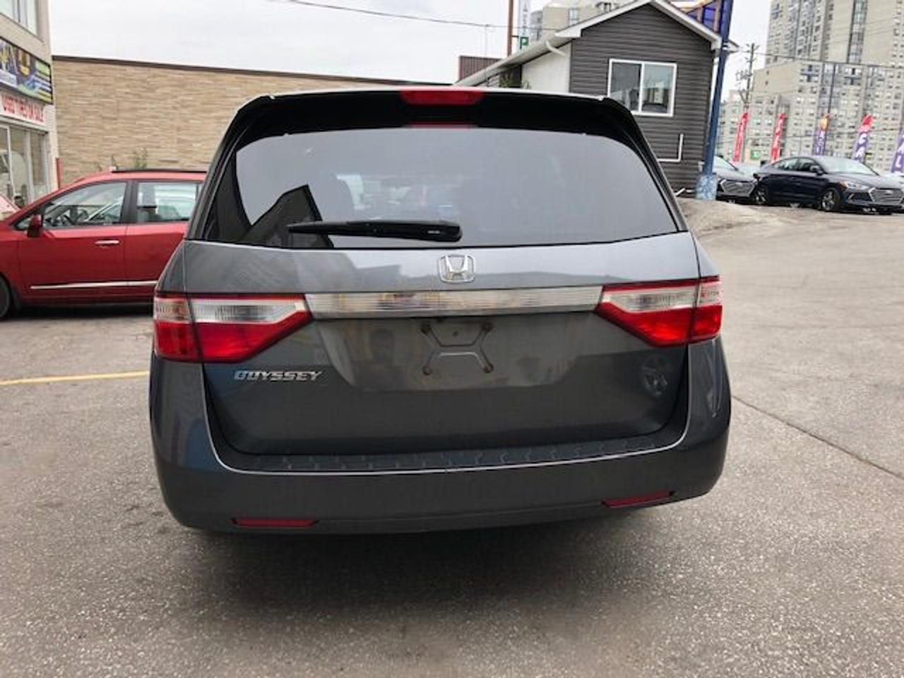 2011 Honda Odyssey EX with Rear Seat Entertainment! 8 Passenger! Photo