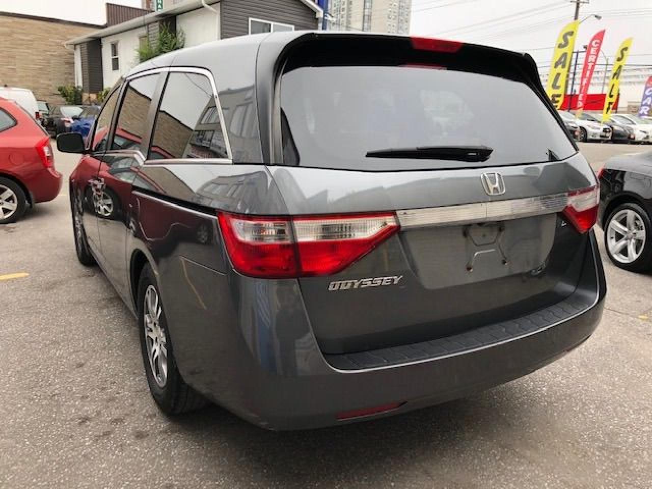 2011 Honda Odyssey EX with Rear Seat Entertainment! 8 Passenger! - Photo #7