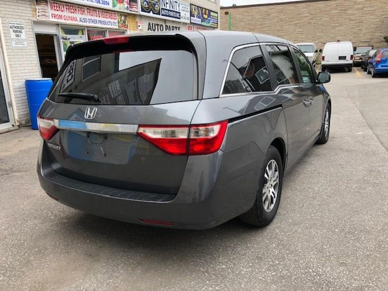2011 Honda Odyssey EX with Rear Seat Entertainment! 8 Passenger! - Photo #8