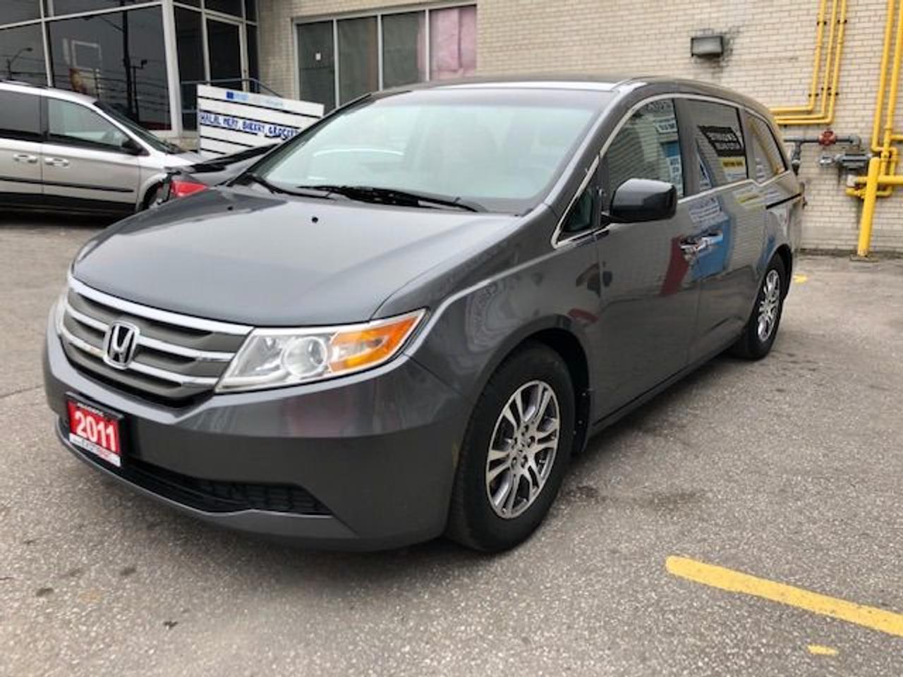 2011 Honda Odyssey EX with Rear Seat Entertainment! 8 Passenger! Photo