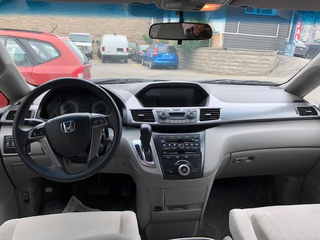 2011 Honda Odyssey EX with Rear Seat Entertainment! 8 Passenger! Photo