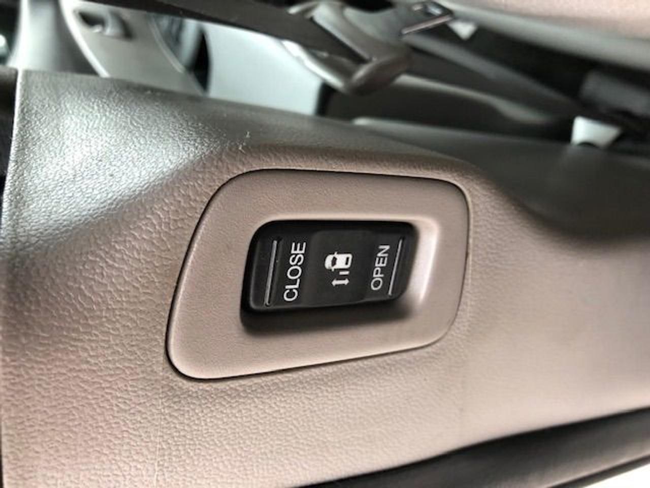 2011 Honda Odyssey EX with Rear Seat Entertainment! 8 Passenger! - Photo #14