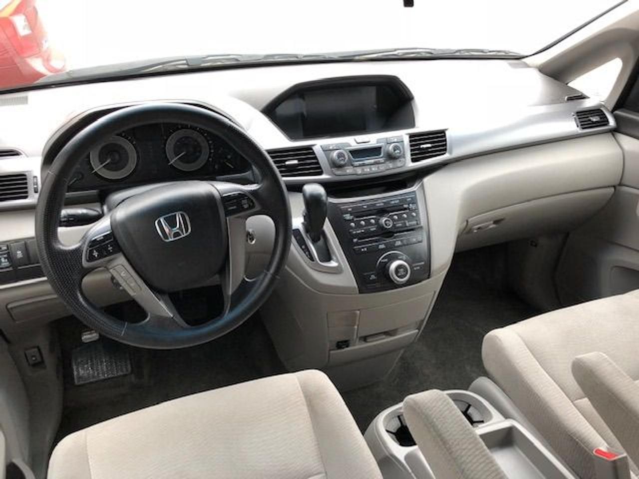 2011 Honda Odyssey EX with Rear Seat Entertainment! 8 Passenger! Photo