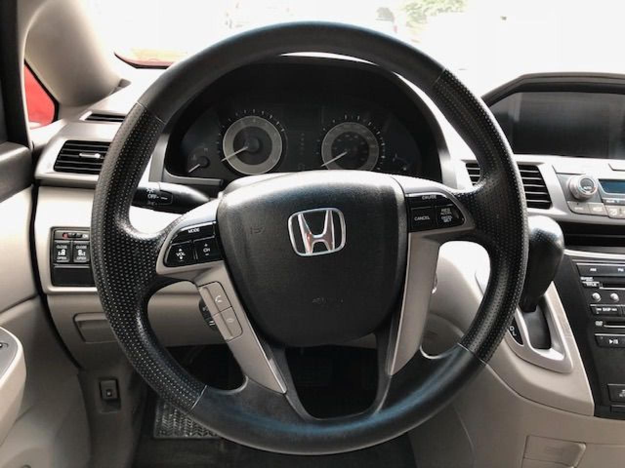 2011 Honda Odyssey EX with Rear Seat Entertainment! 8 Passenger! - Photo #16