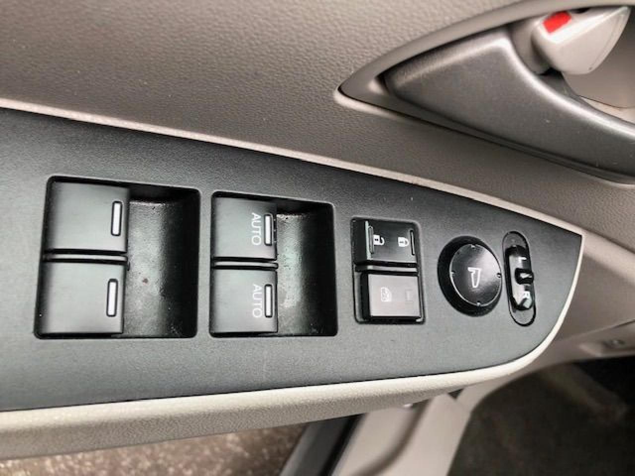 2011 Honda Odyssey EX with Rear Seat Entertainment! 8 Passenger! - Photo #17