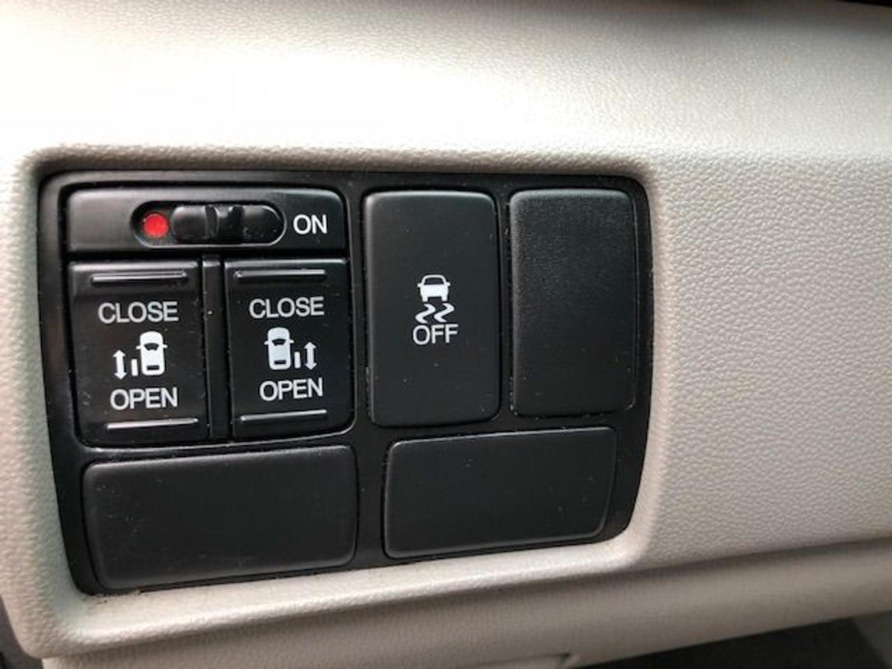 2011 Honda Odyssey EX with Rear Seat Entertainment! 8 Passenger! Photo